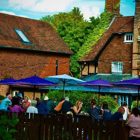 The Dolphin Inn Winchester Exterior photo